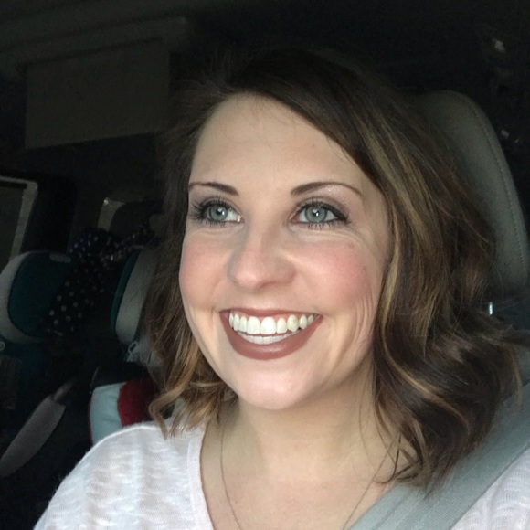 Meet your Posher, Lauren - Picture 1 of 1